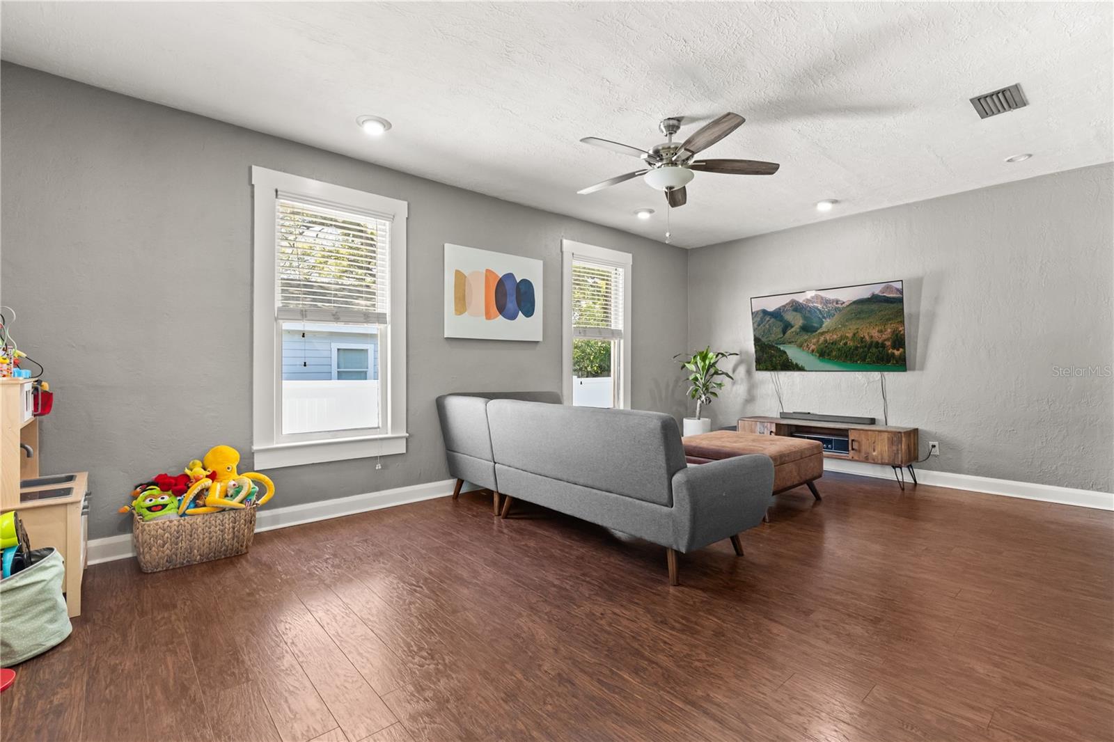 Image 10 of 56 For 406 Alva Street