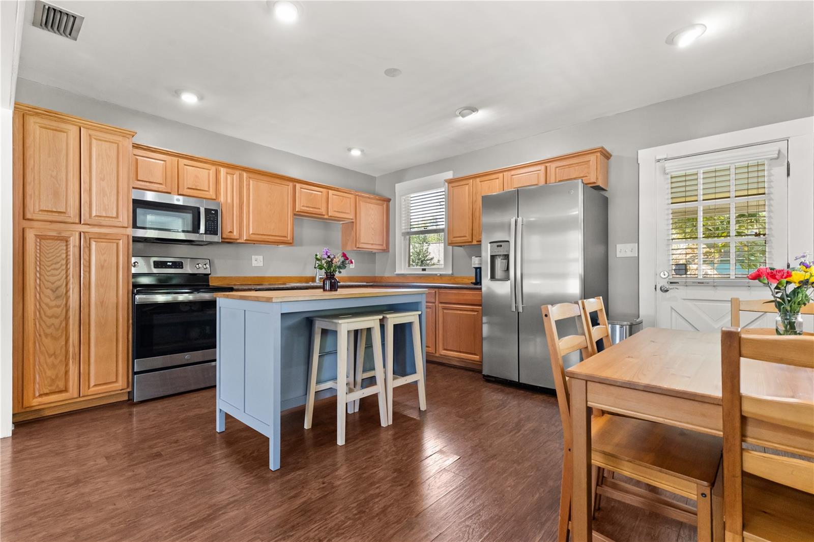 Image 11 of 56 For 406 Alva Street