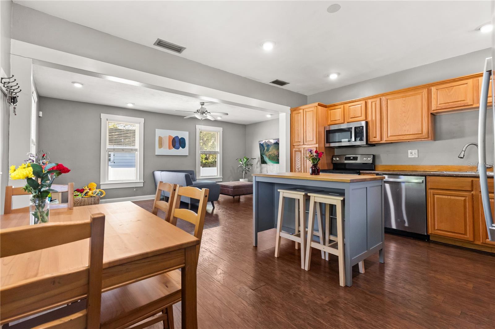 Image 12 of 56 For 406 Alva Street