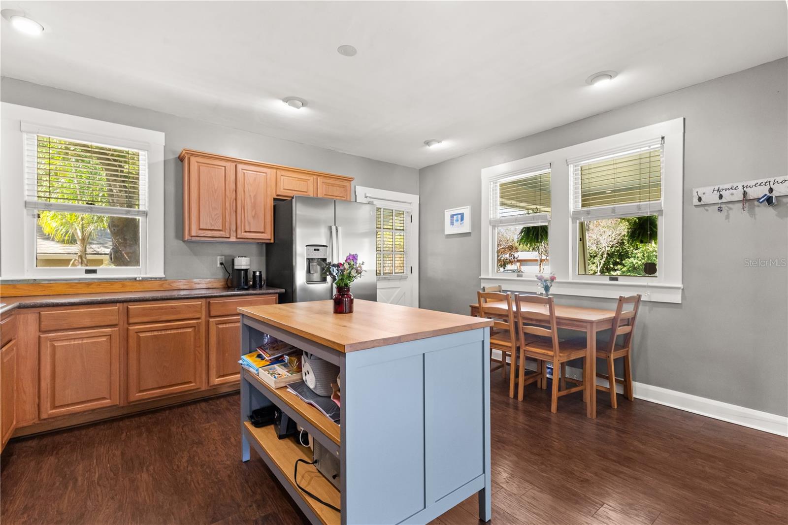 Image 14 of 56 For 406 Alva Street