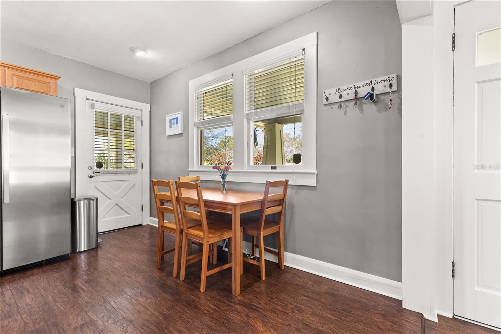 Image 17 of 56 For 406 Alva Street