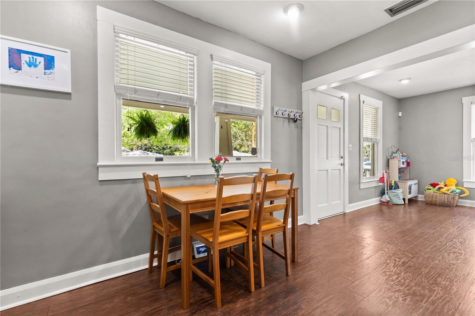 Image 18 of 56 For 406 Alva Street