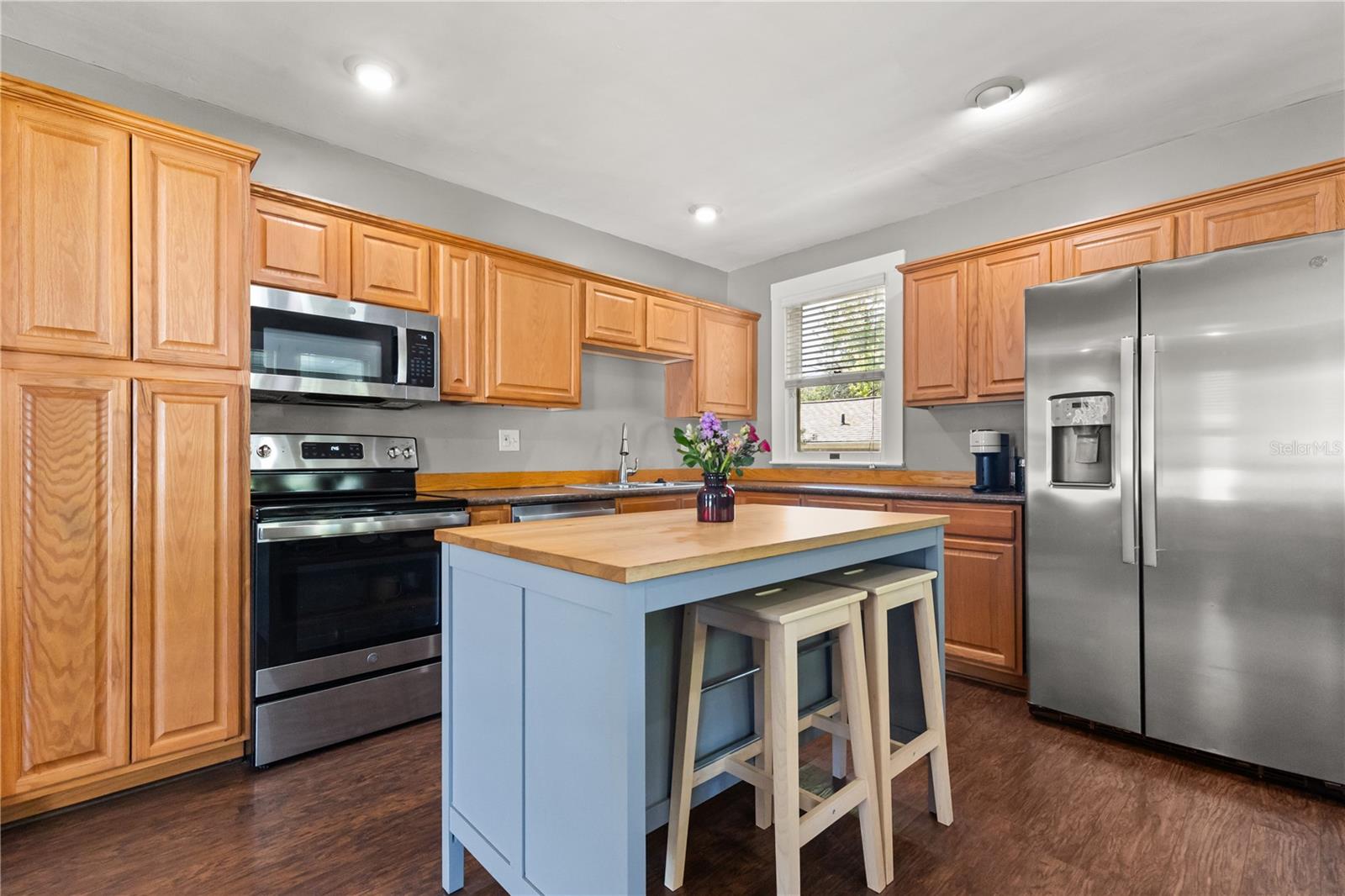 Image 19 of 56 For 406 Alva Street