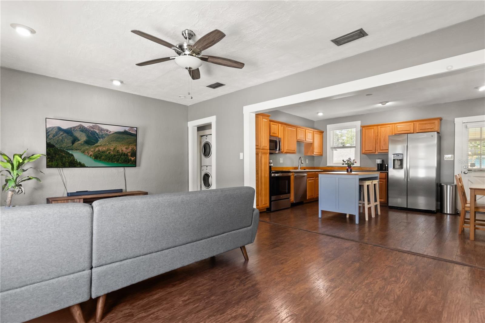 Image 21 of 56 For 406 Alva Street