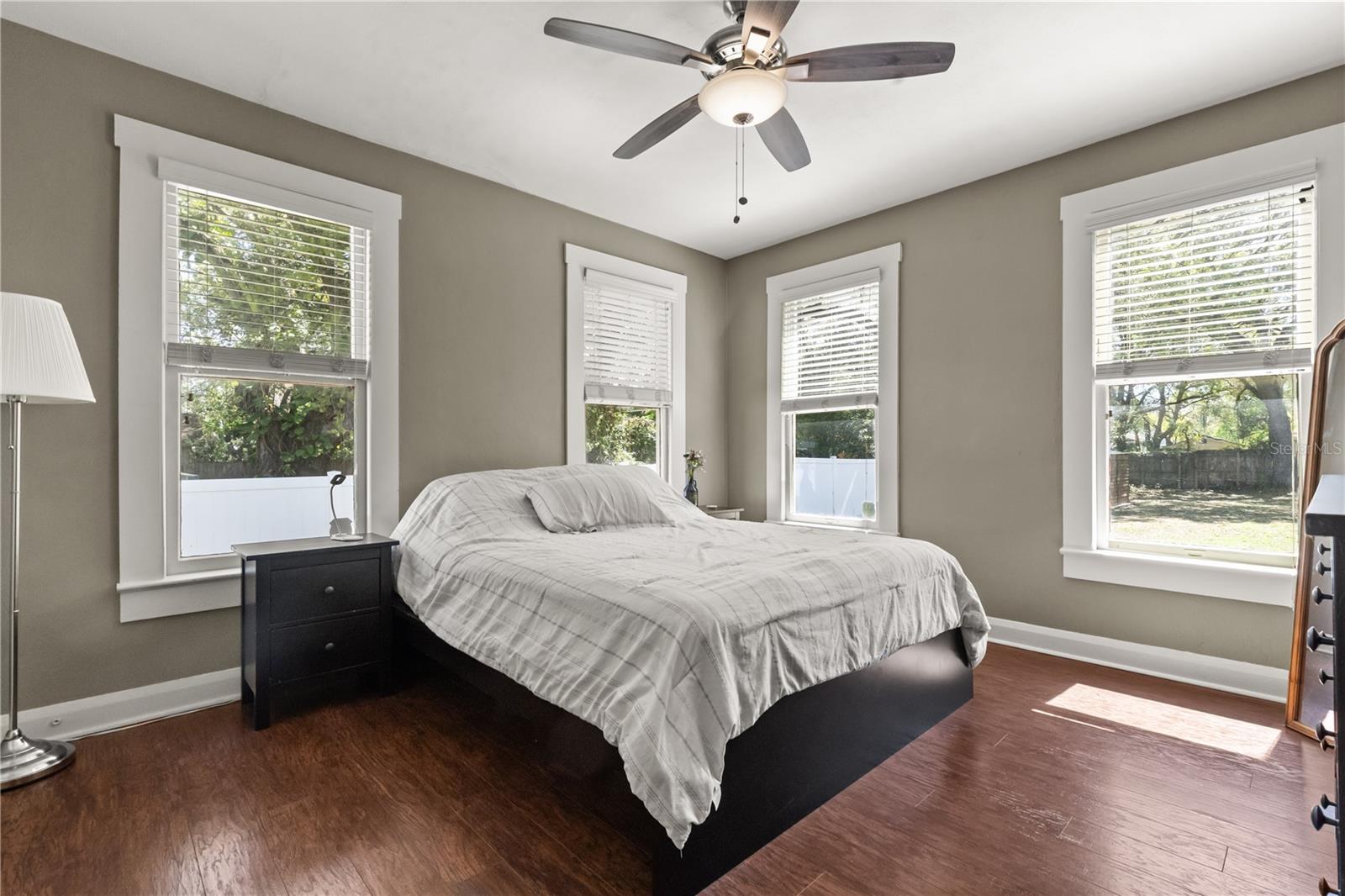 Image 23 of 56 For 406 Alva Street