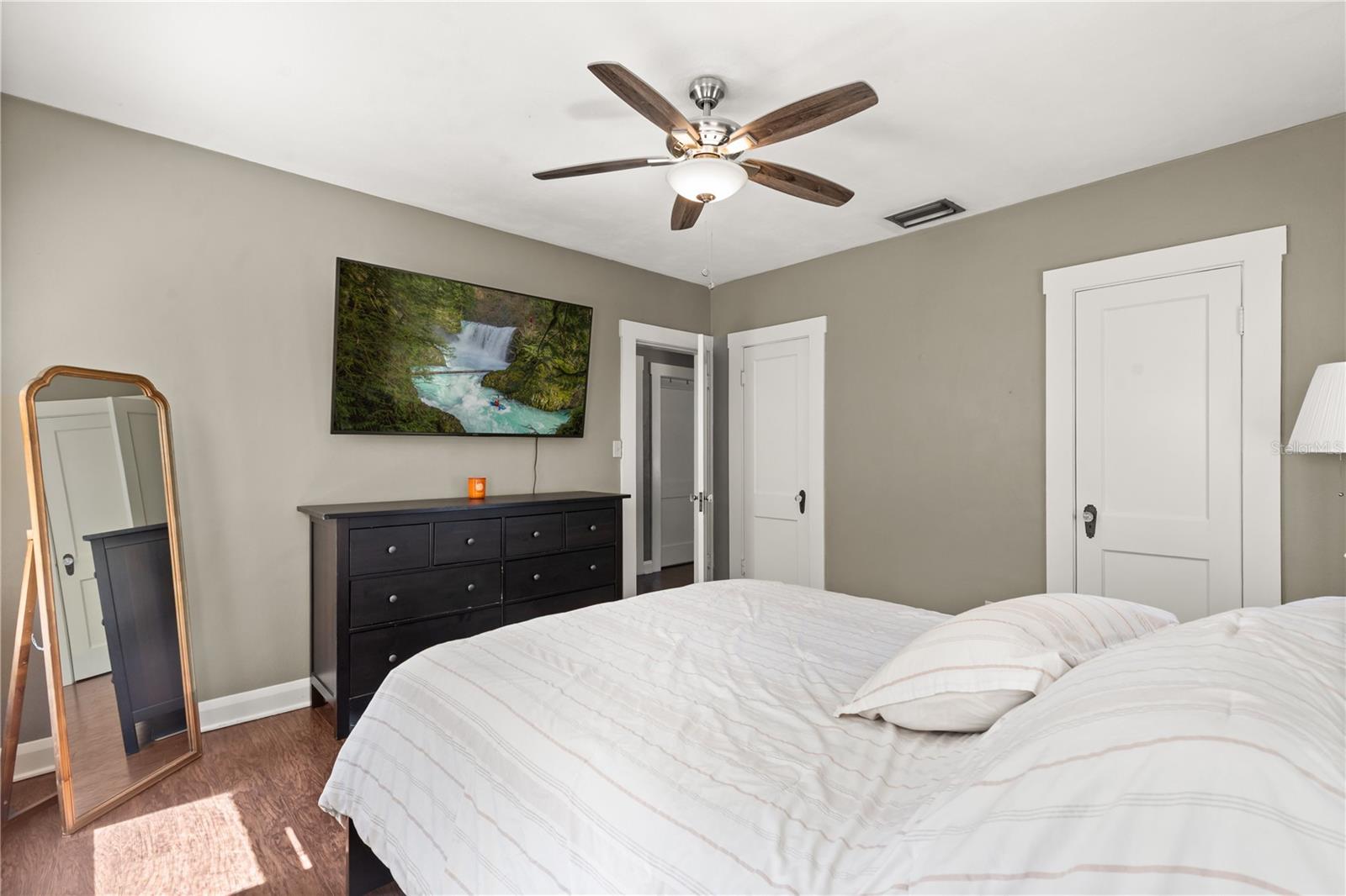 Image 24 of 56 For 406 Alva Street