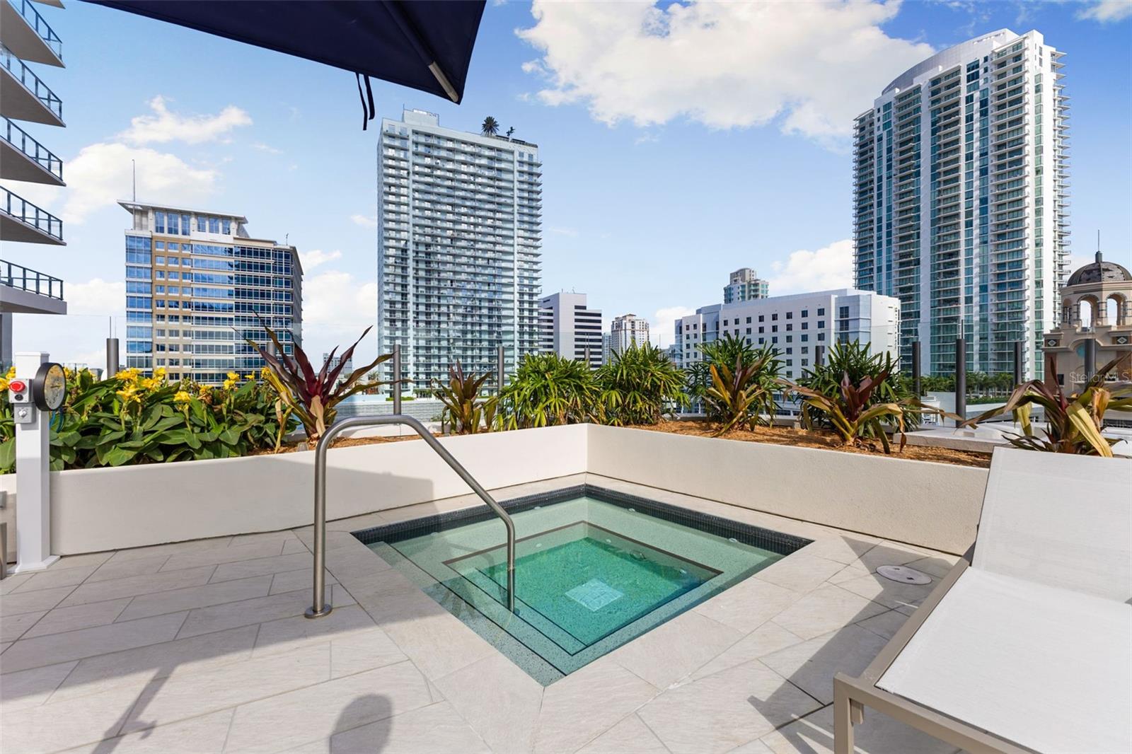 Image 29 of 54 For 275 1st Avenue S 2108