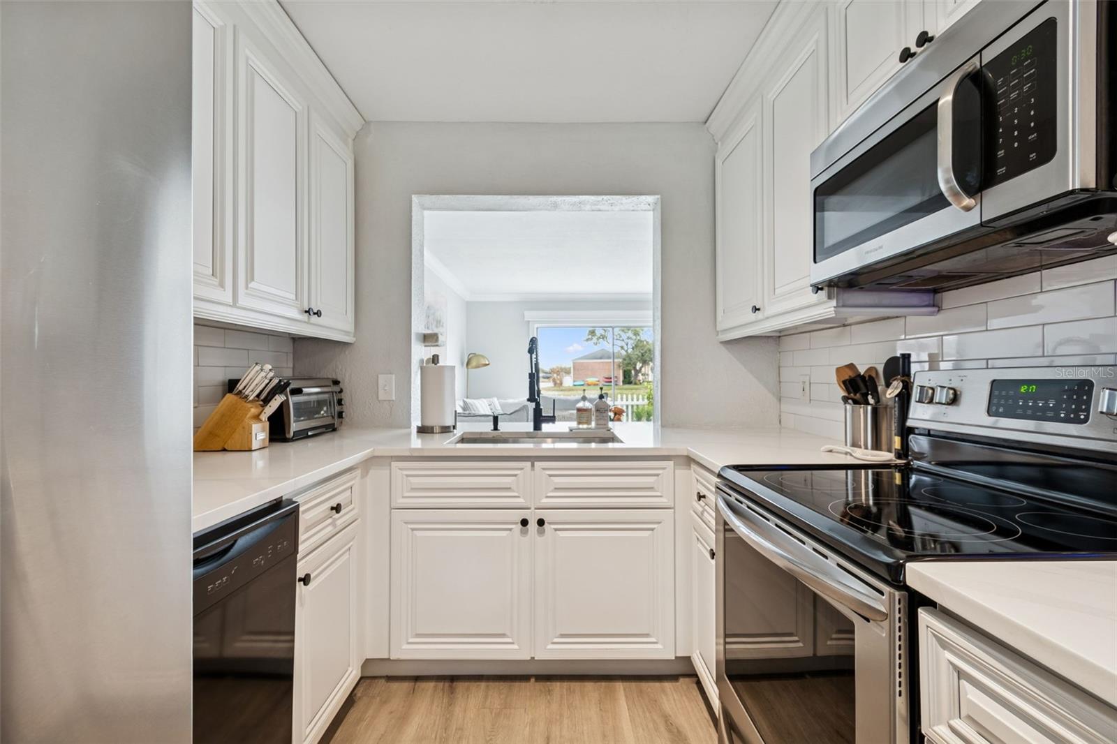 Listing photo id 9 for 13747 Juniper Blossom Drive