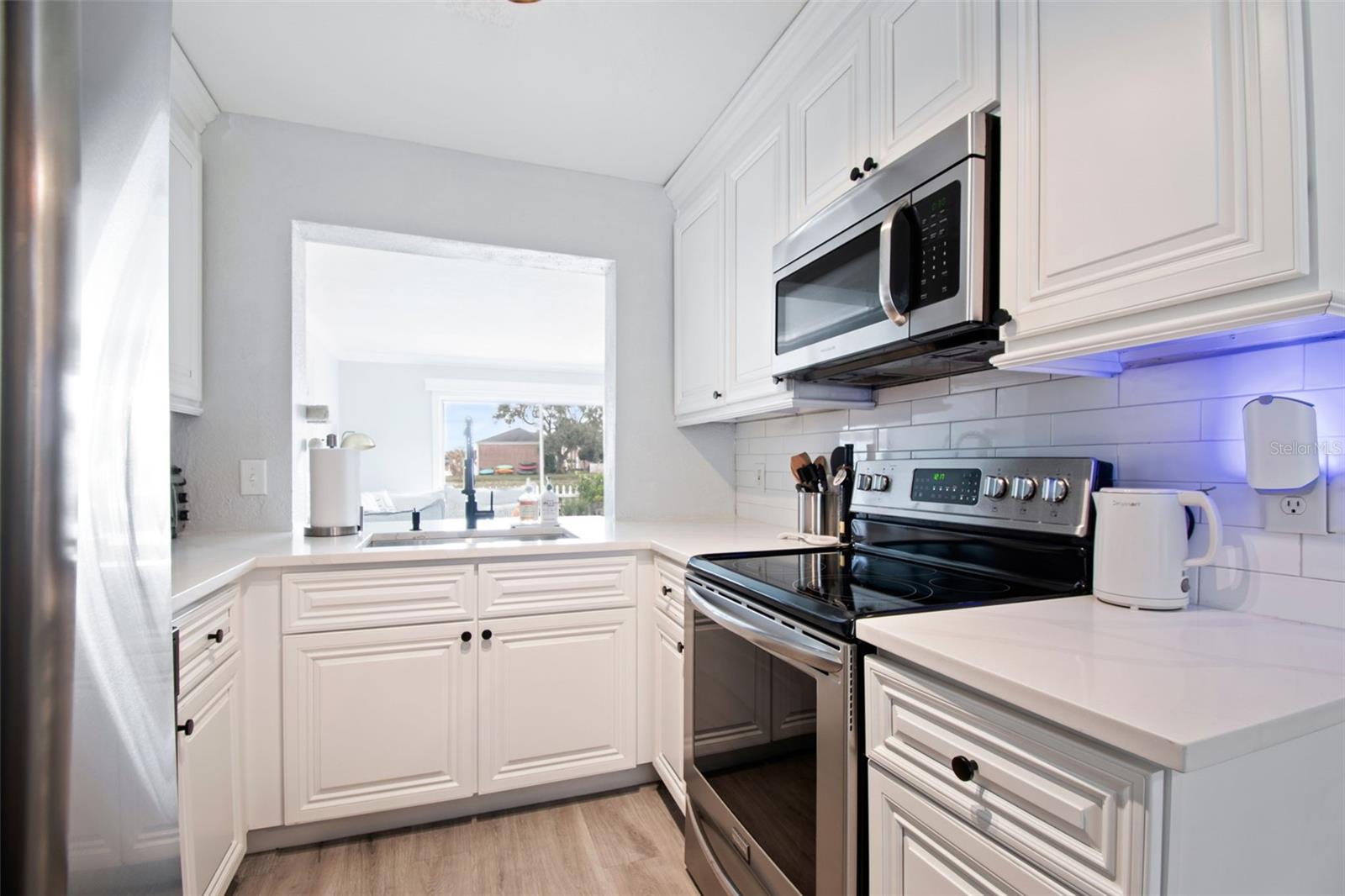 Listing photo id 10 for 13747 Juniper Blossom Drive