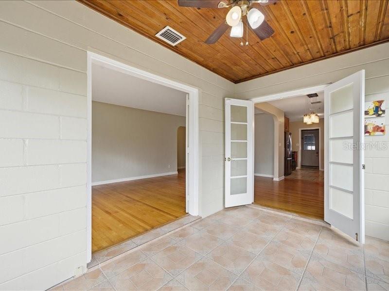 Image 12 of 47 For 2670 Bayside Drive S