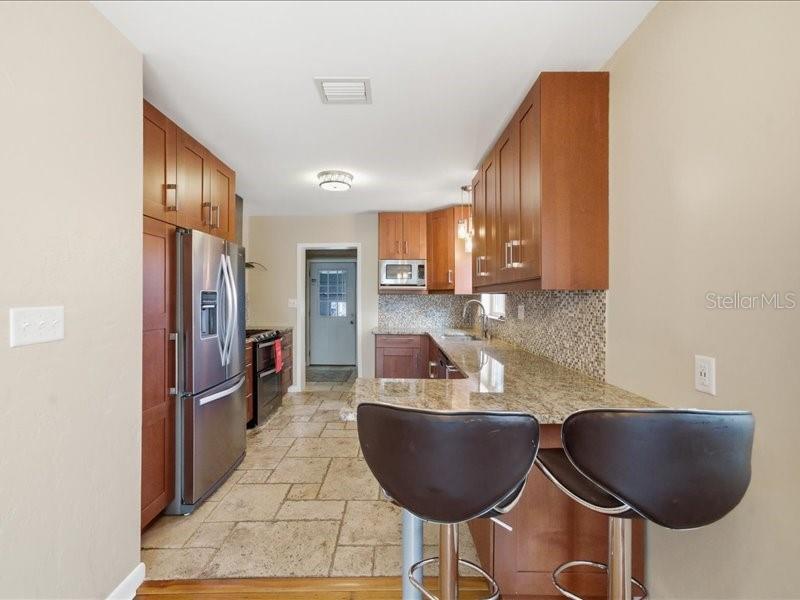 Image 15 of 47 For 2670 Bayside Drive S