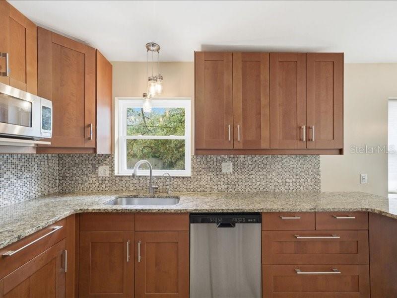 Image 17 of 47 For 2670 Bayside Drive S