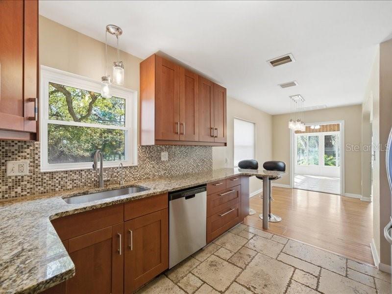 Image 18 of 47 For 2670 Bayside Drive S