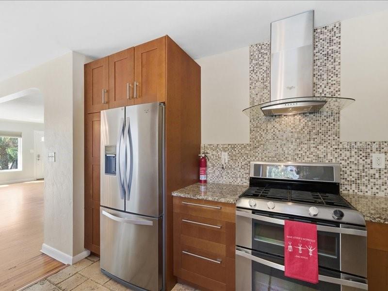 Image 19 of 47 For 2670 Bayside Drive S