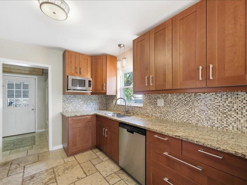 Image 23 of 47 For 2670 Bayside Drive S