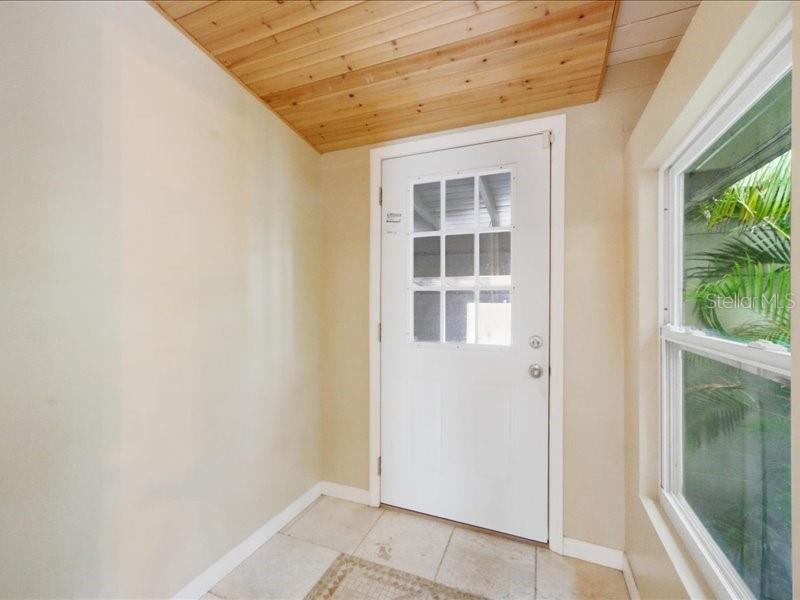 Image 25 of 47 For 2670 Bayside Drive S