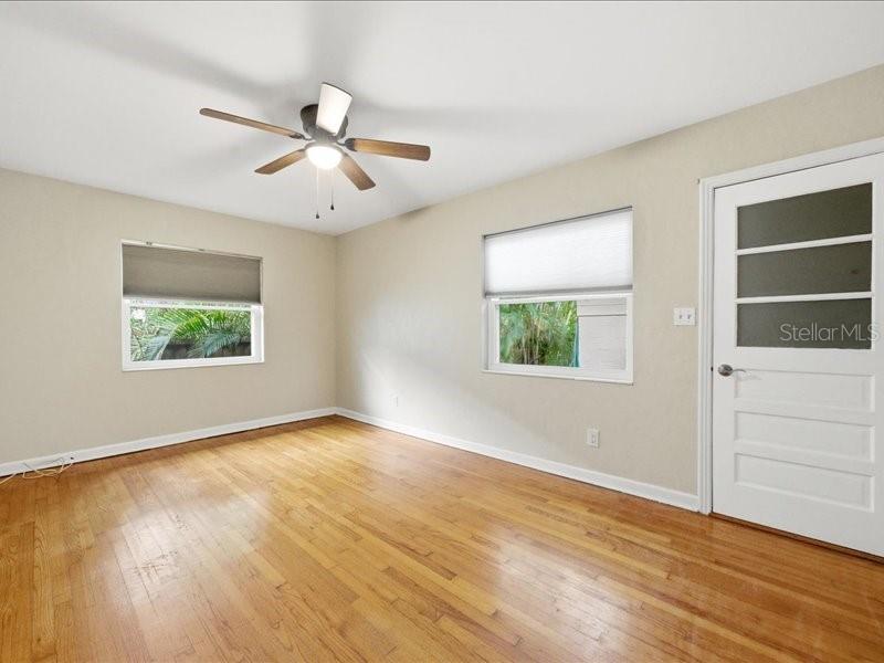 Image 26 of 47 For 2670 Bayside Drive S