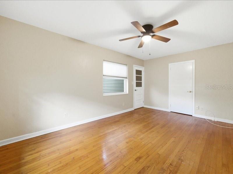 Image 27 of 47 For 2670 Bayside Drive S