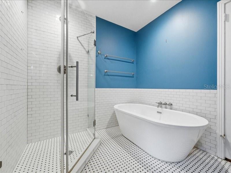 Image 33 of 47 For 2670 Bayside Drive S