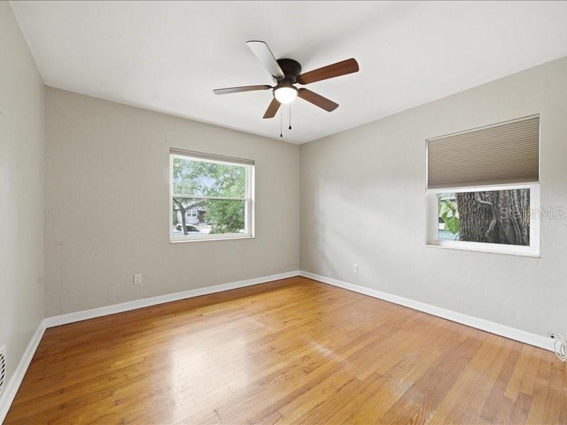 Image 34 of 47 For 2670 Bayside Drive S