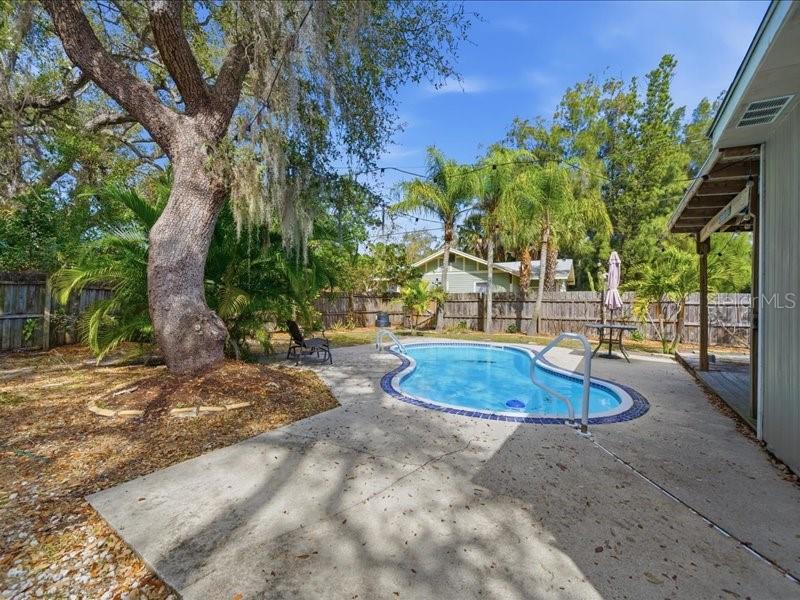 Image 36 of 47 For 2670 Bayside Drive S