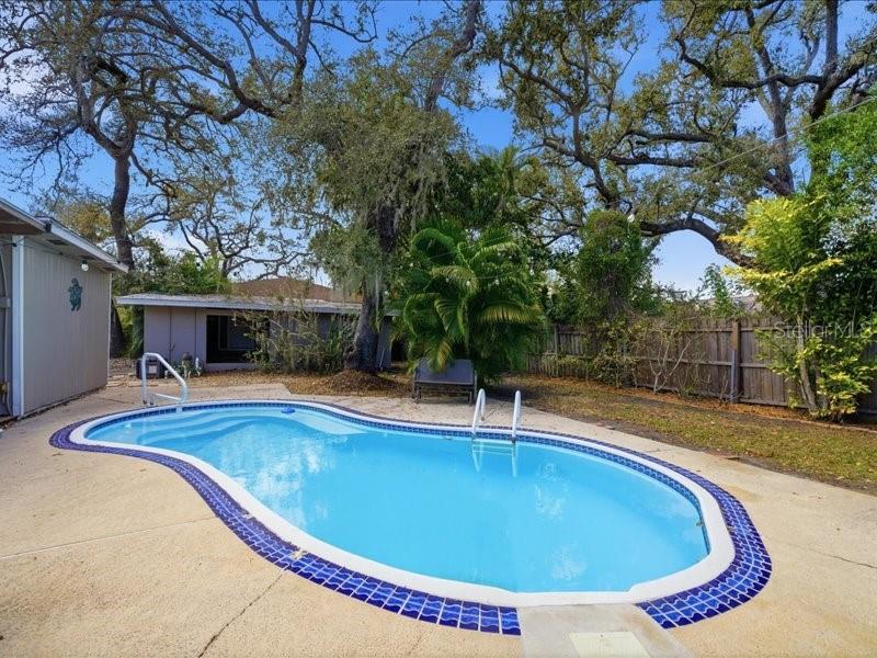 Image 41 of 47 For 2670 Bayside Drive S