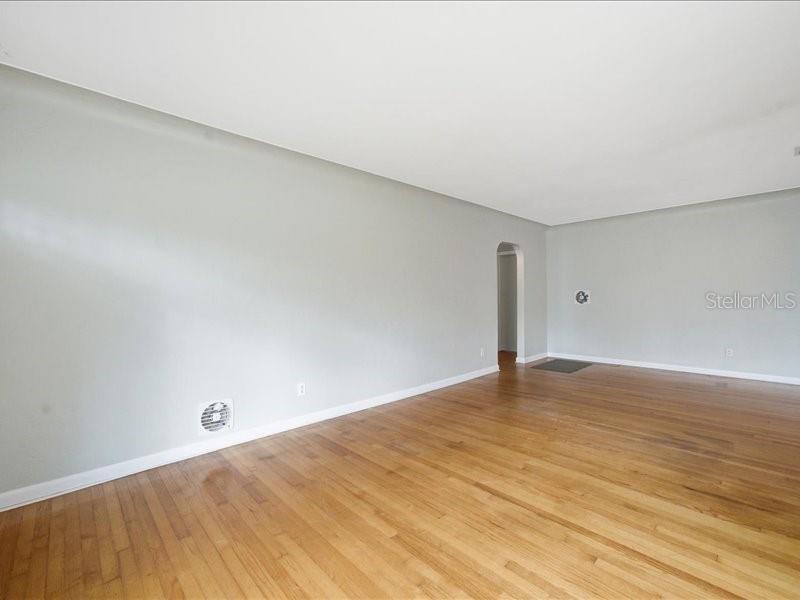 Image 6 of 47 For 2670 Bayside Drive S