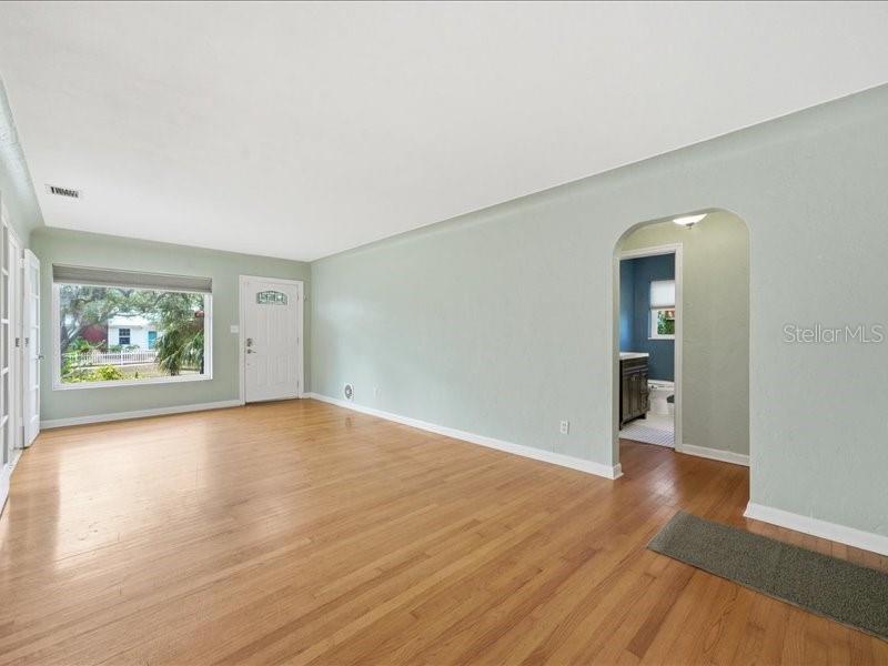 Image 8 of 47 For 2670 Bayside Drive S