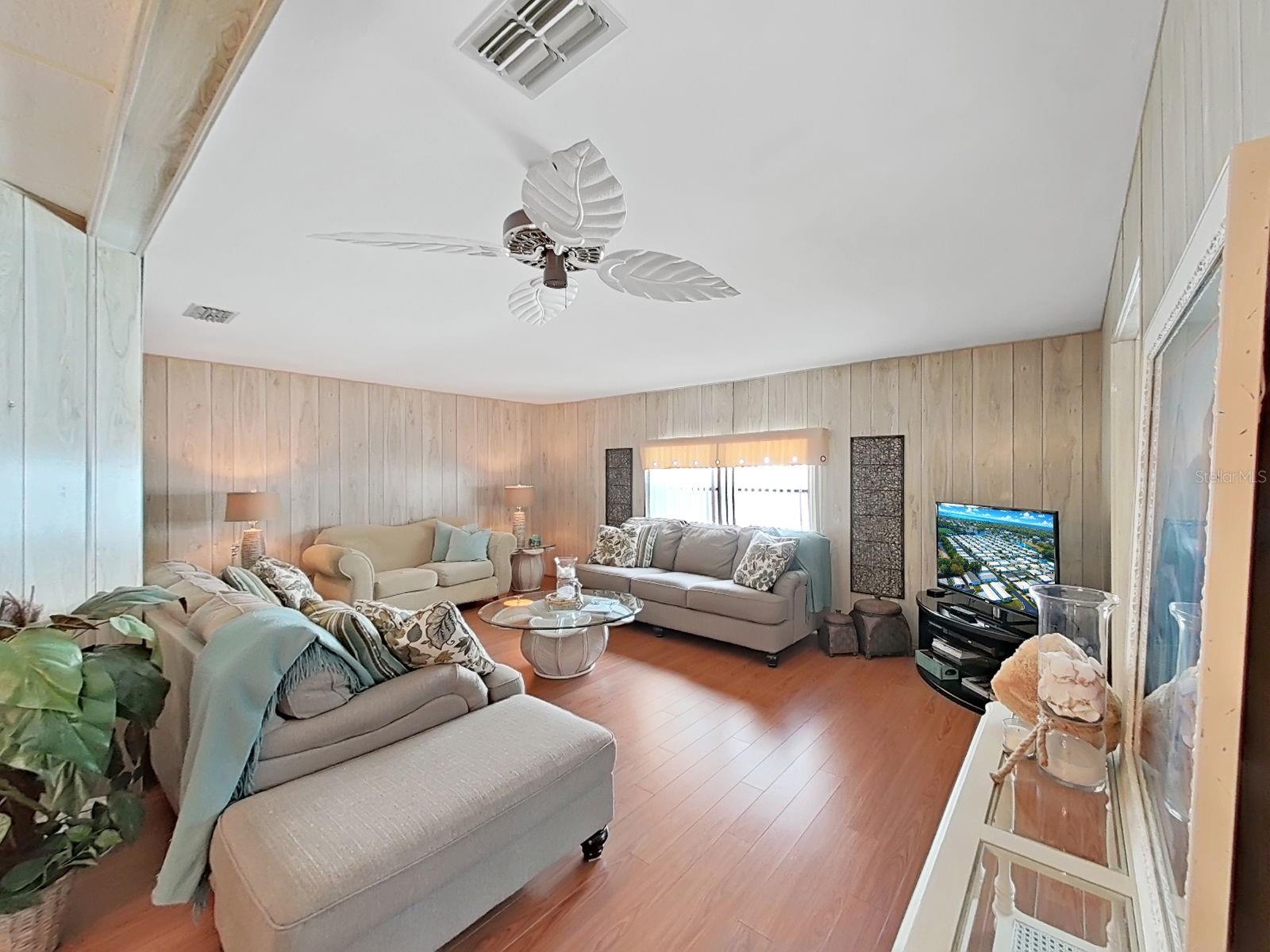 Image 5 of 25 For 12501 Ulmerton Road 216