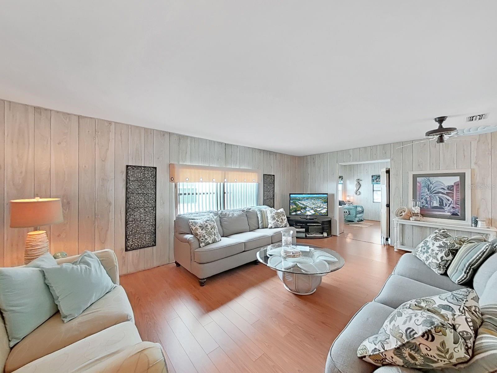 Image 6 of 25 For 12501 Ulmerton Road 216