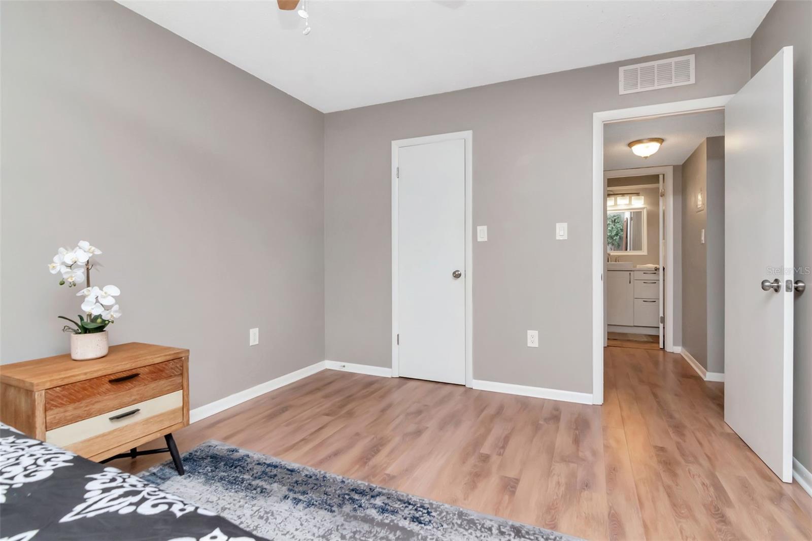 Listing photo id 9 for 2207 Carolina Avenue 30