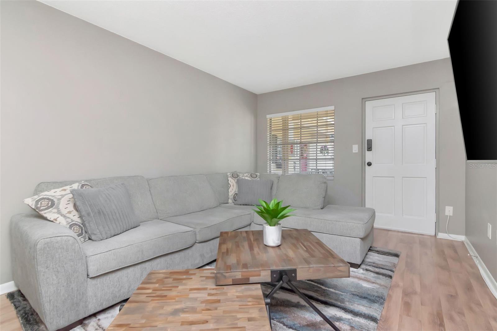 Listing photo id 0 for 2207 Carolina Avenue 30