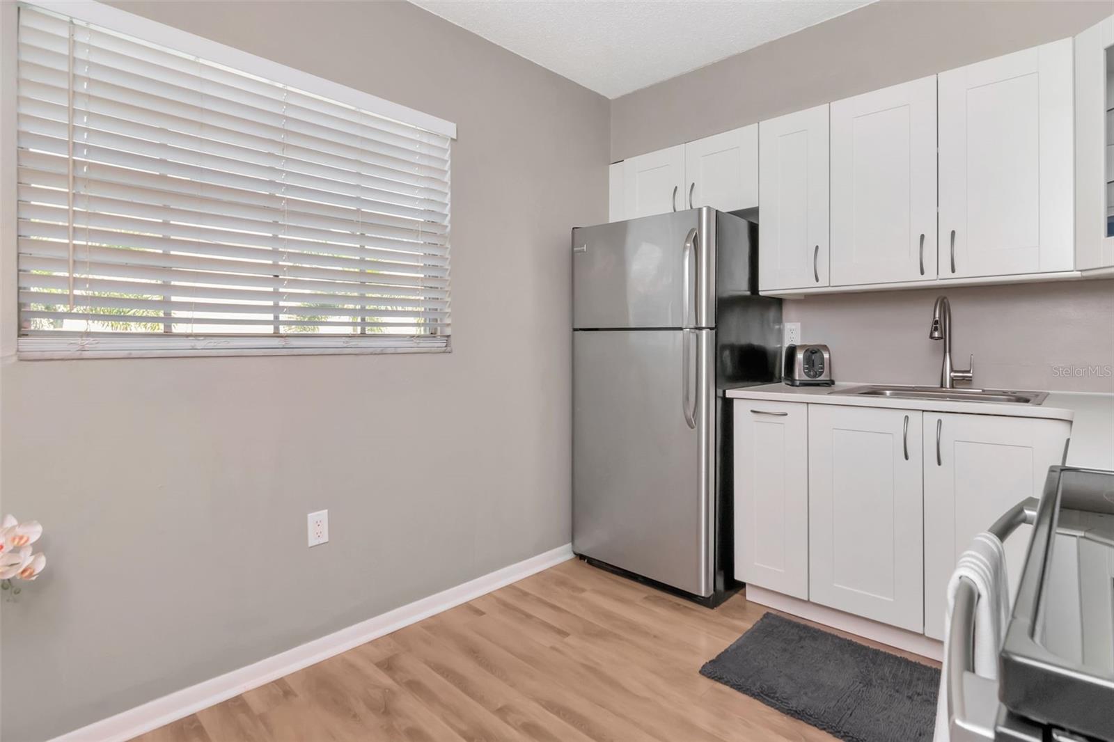 Listing photo id 6 for 2207 Carolina Avenue 30