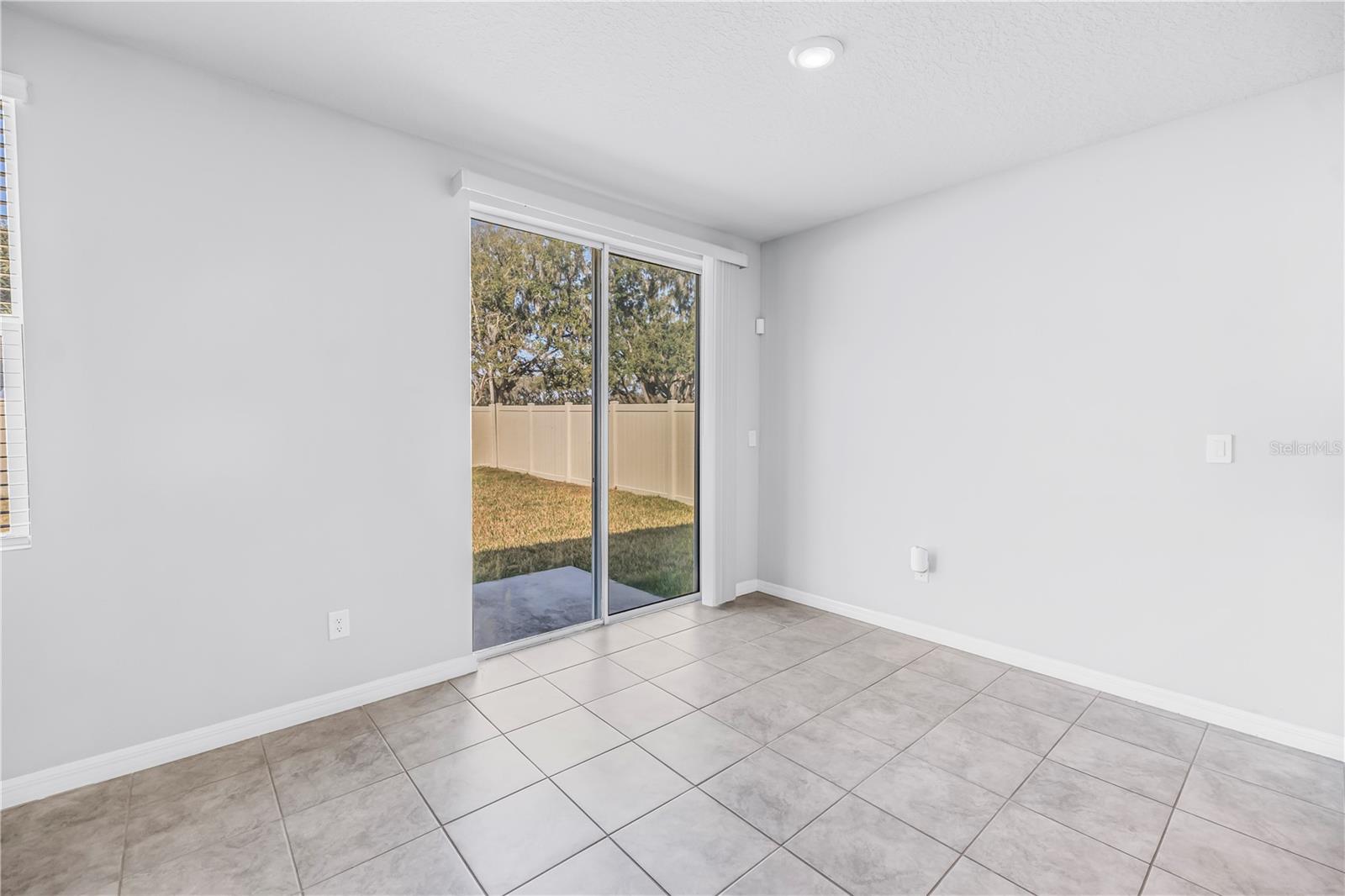 Image 14 of 39 For 219 Lovely Court