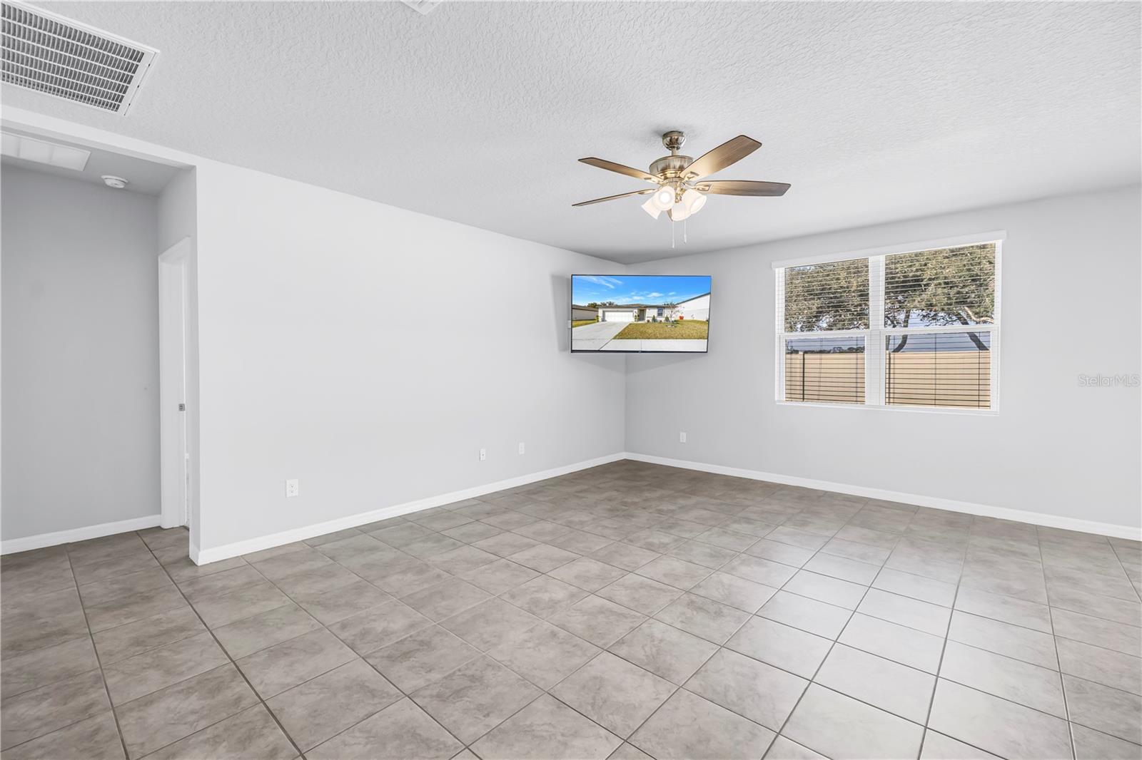 Image 17 of 39 For 219 Lovely Court