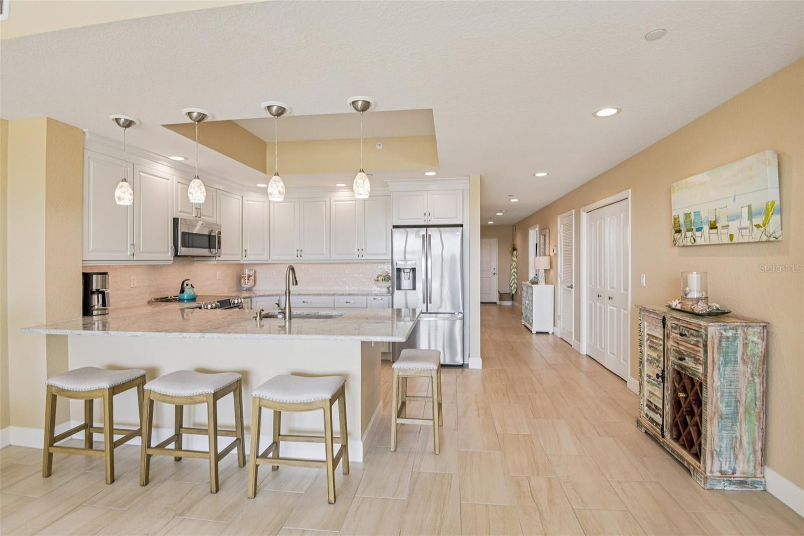 Image 25 of 75 For 19519 Gulf Boulevard 202