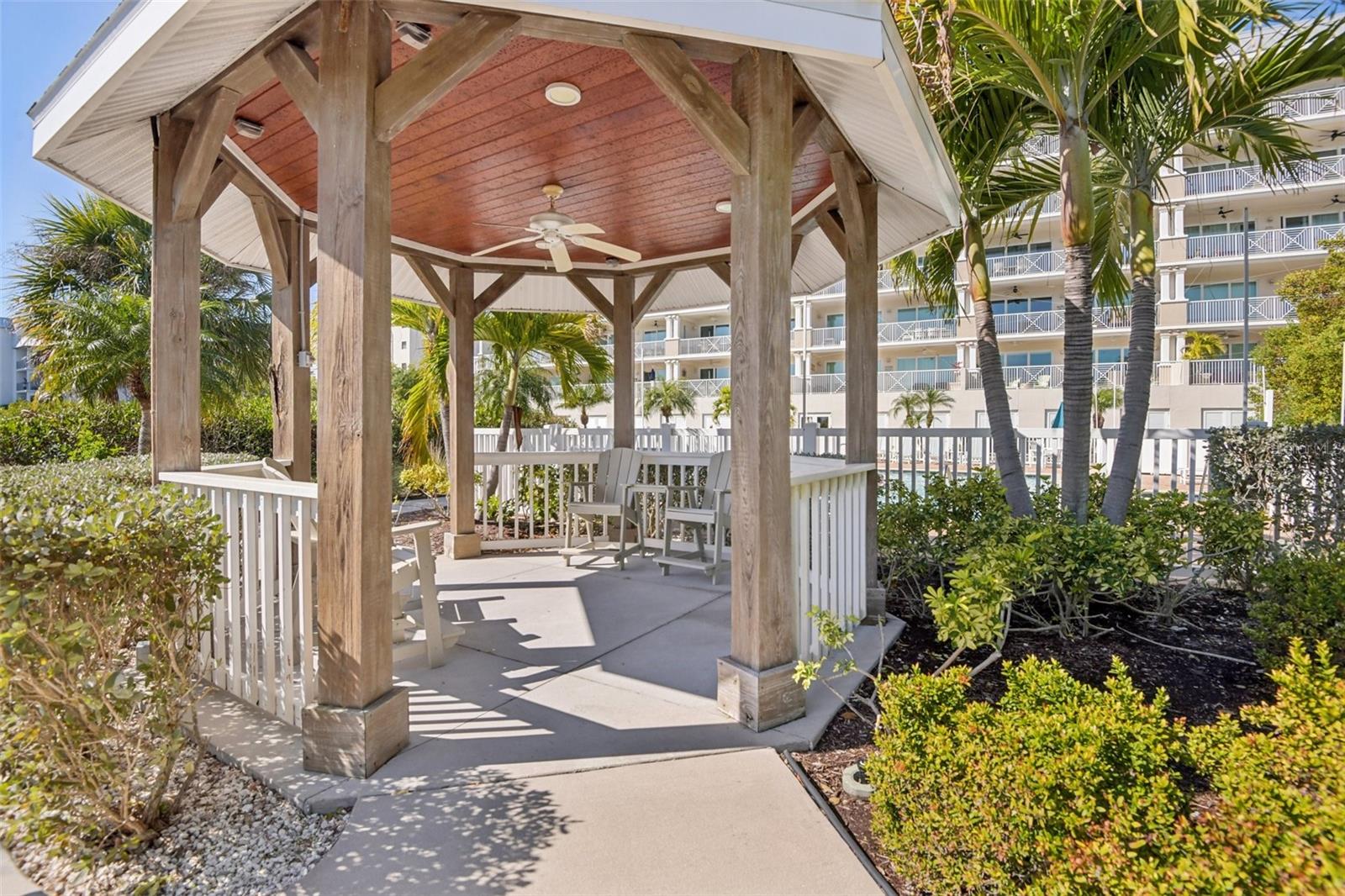 Image 58 of 75 For 19519 Gulf Boulevard 202