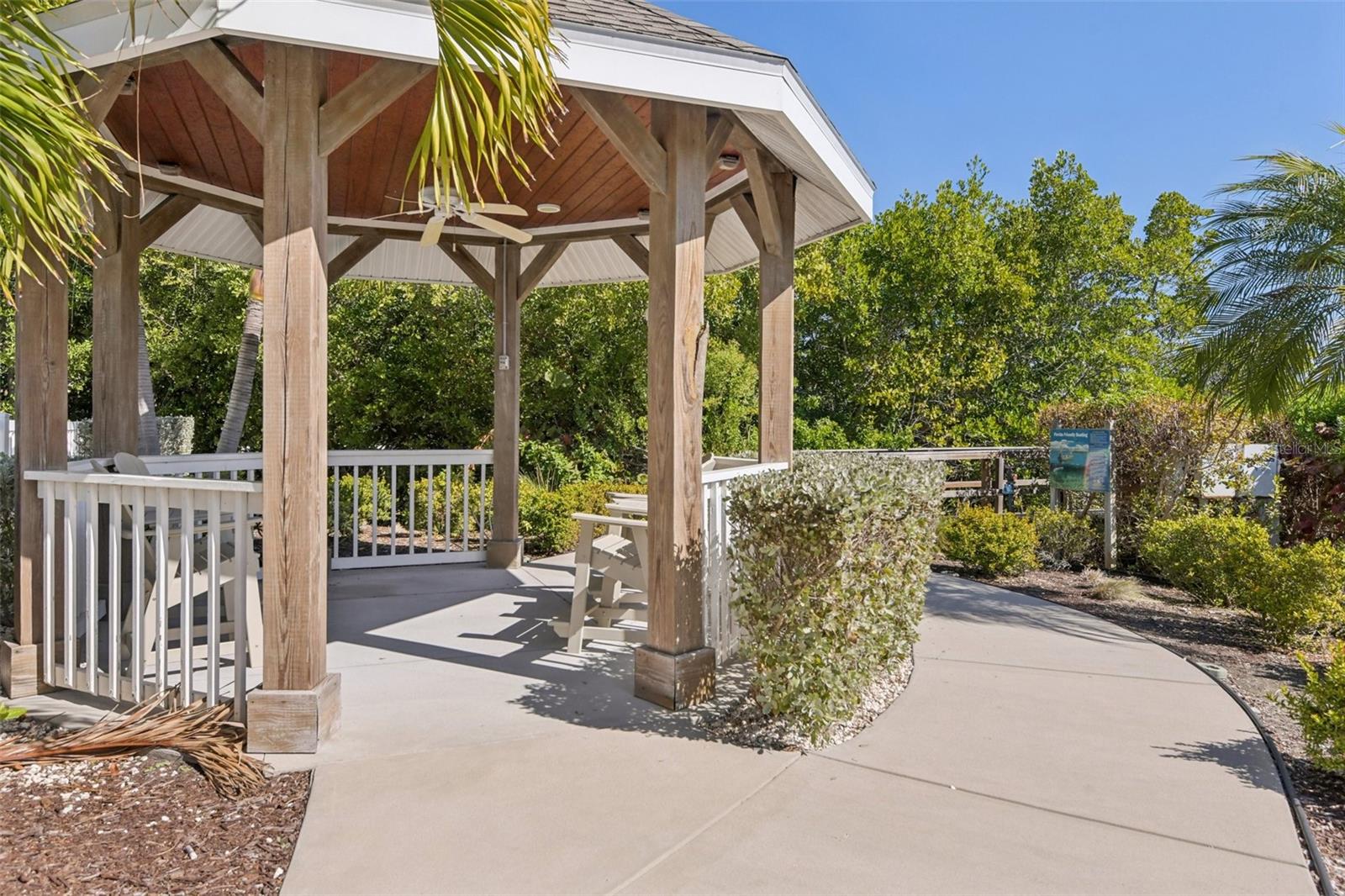 Image 59 of 75 For 19519 Gulf Boulevard 202