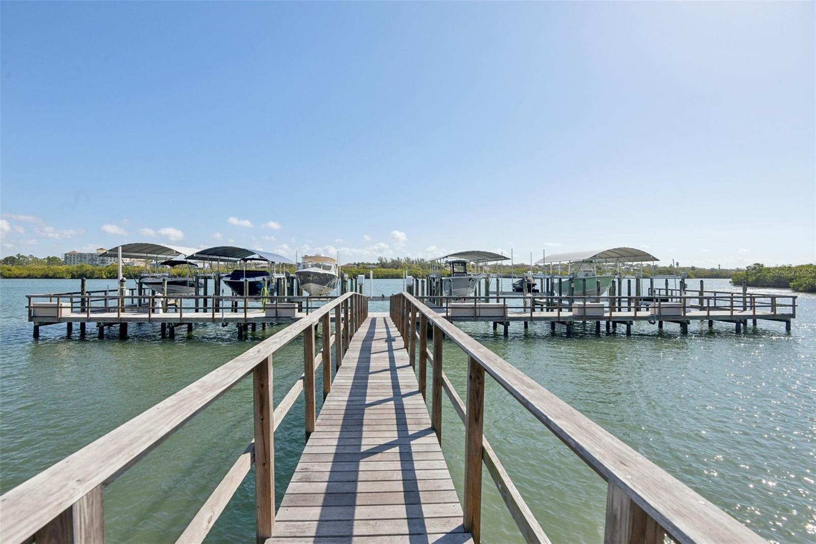 Image 69 of 75 For 19519 Gulf Boulevard 202