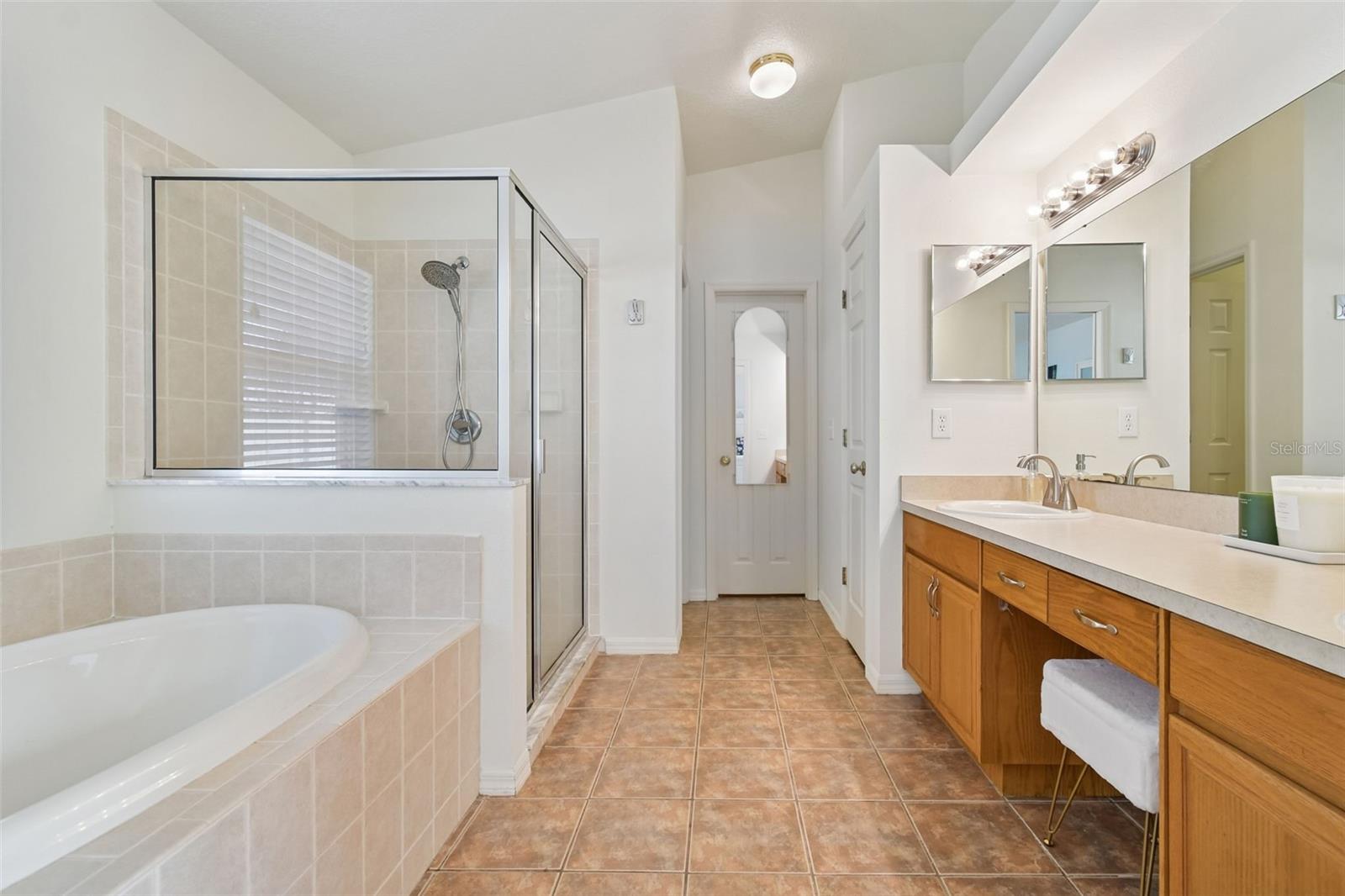 Image 22 of 46 For 2706 Valencia Grove Drive