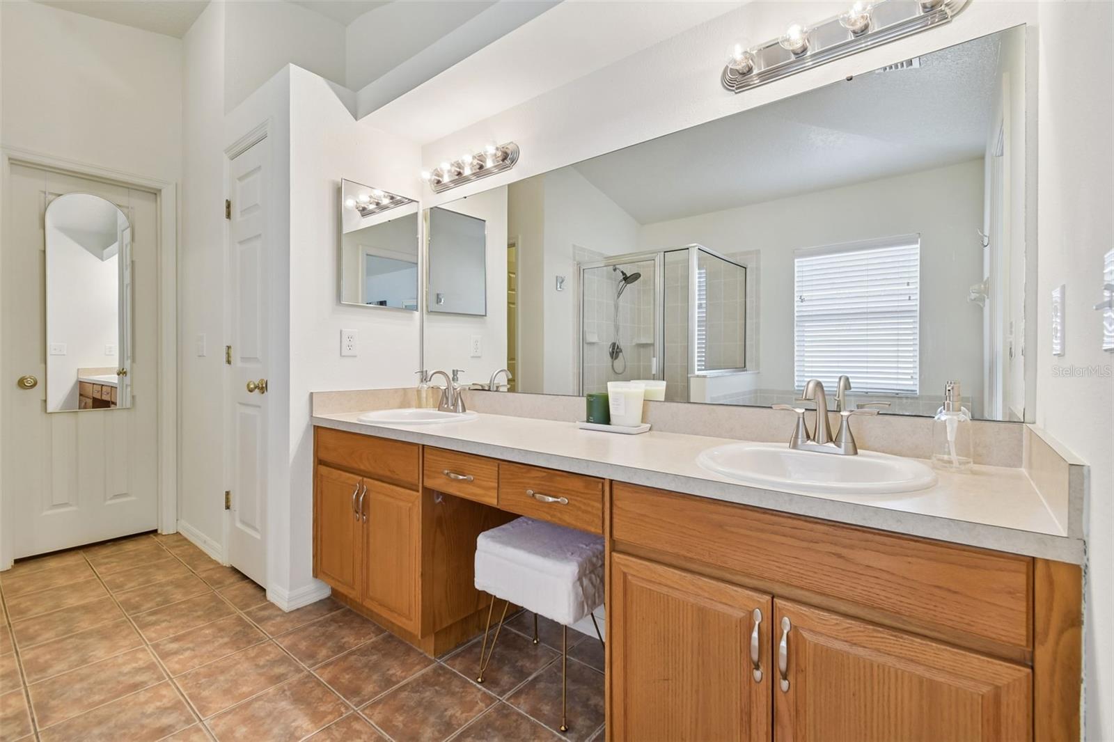 Image 23 of 46 For 2706 Valencia Grove Drive