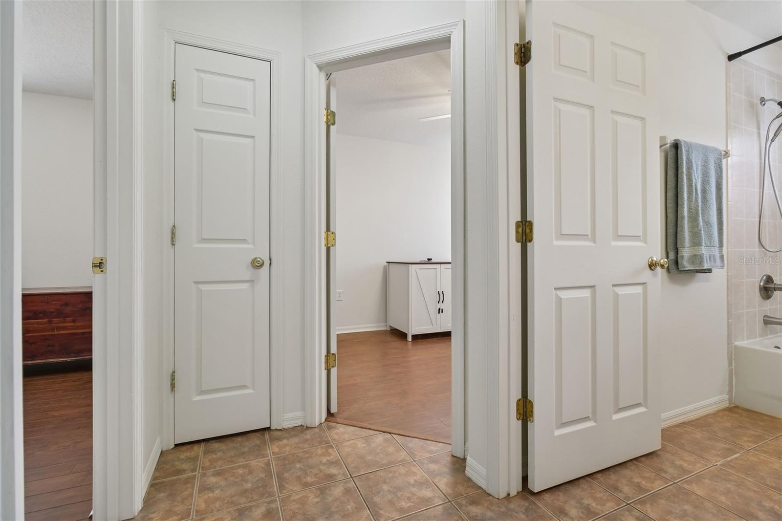 Image 28 of 46 For 2706 Valencia Grove Drive