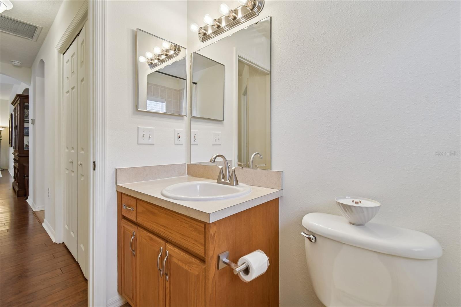 Image 38 of 46 For 2706 Valencia Grove Drive