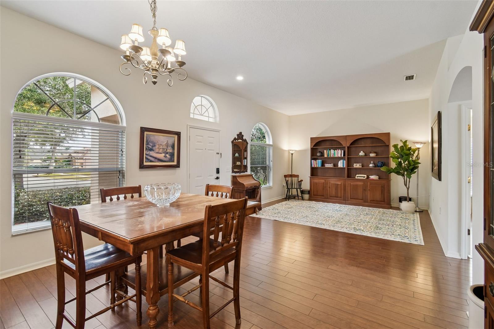 Image 8 of 46 For 2706 Valencia Grove Drive