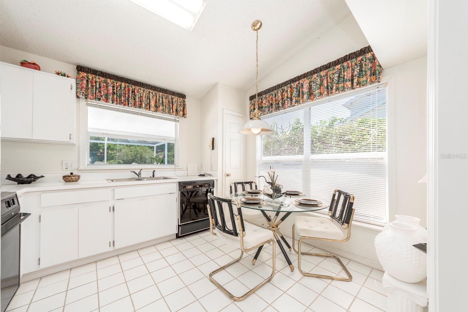 Listing photo id 12 for 3048 Jodi Lane