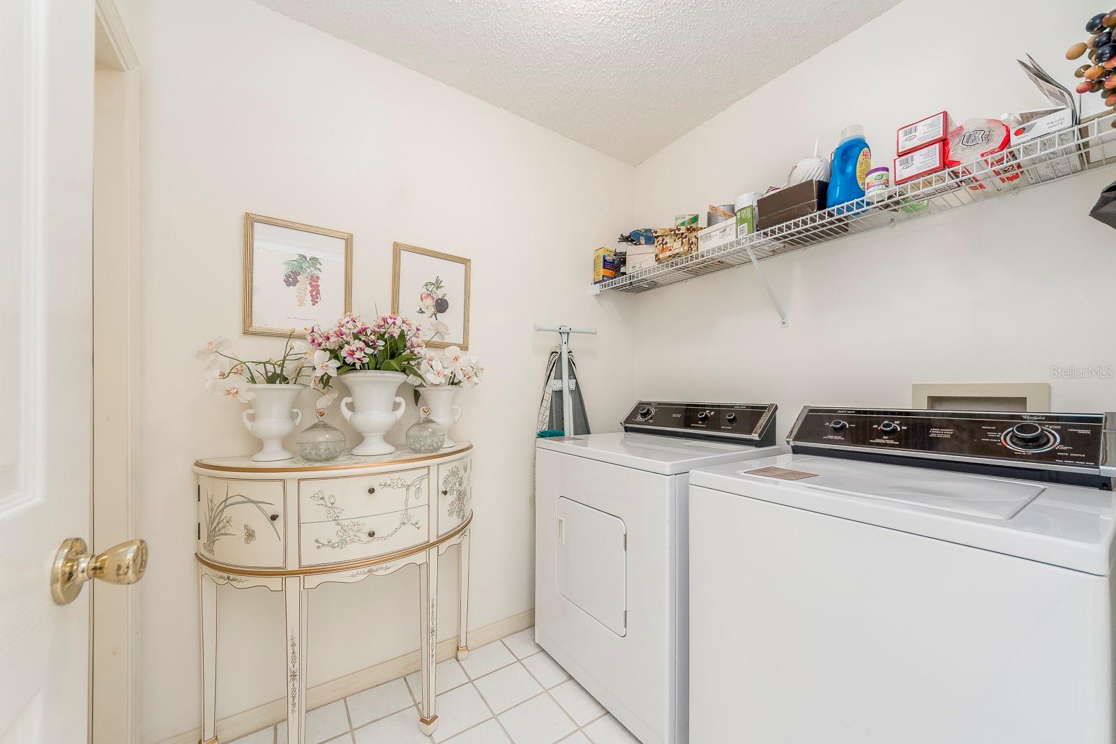 Listing photo id 14 for 3048 Jodi Lane