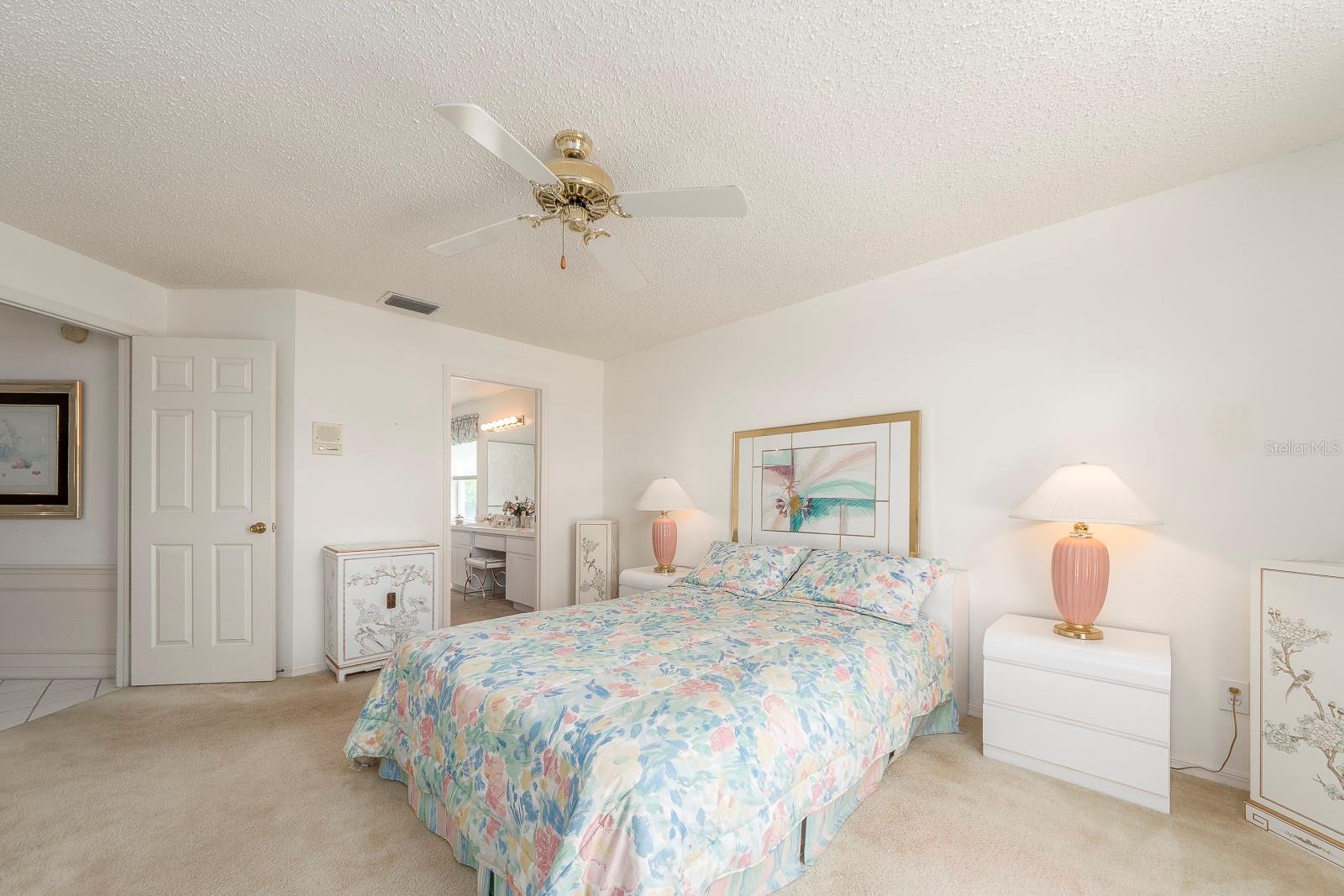 Listing photo id 16 for 3048 Jodi Lane