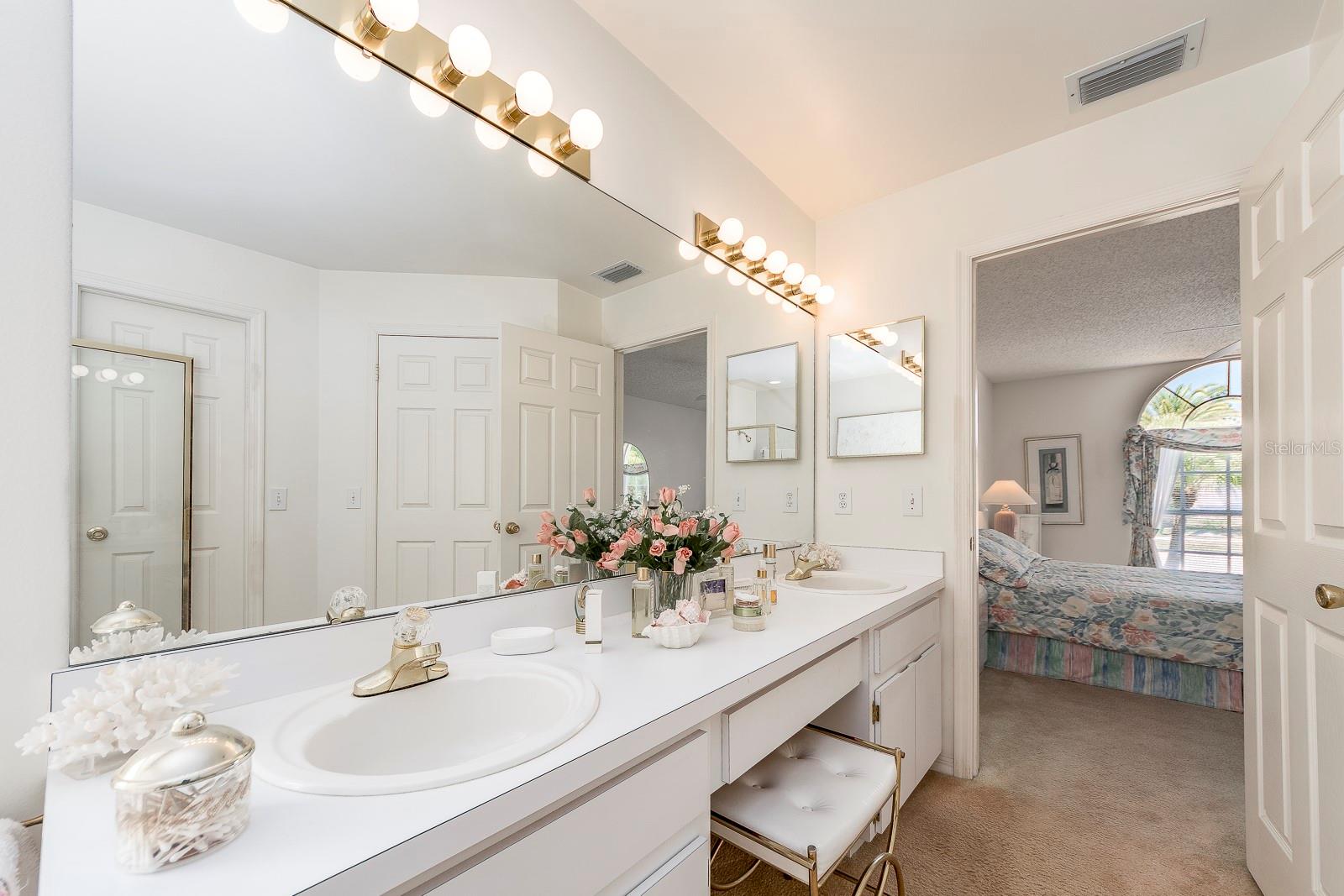 Listing photo id 21 for 3048 Jodi Lane