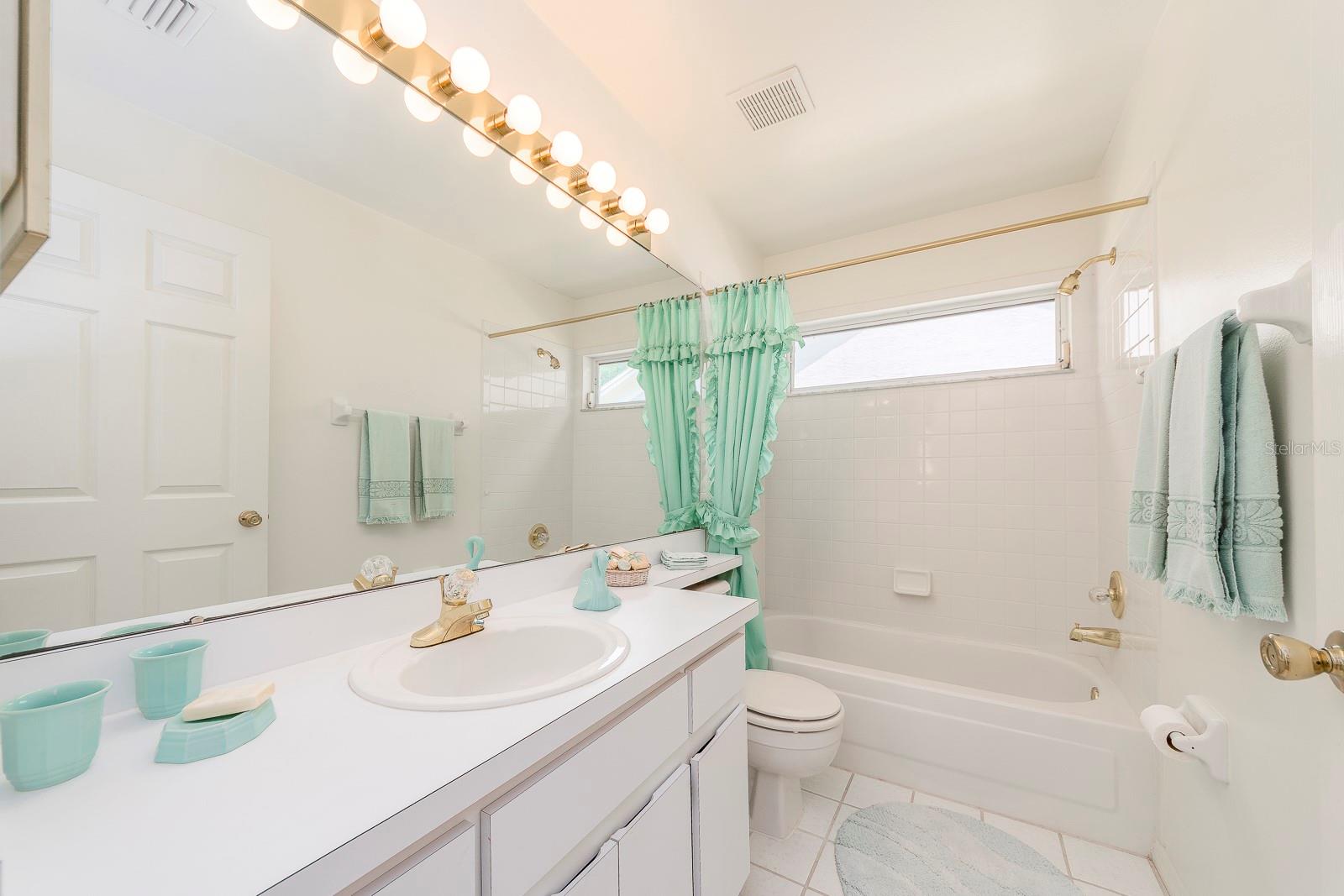 Listing photo id 25 for 3048 Jodi Lane