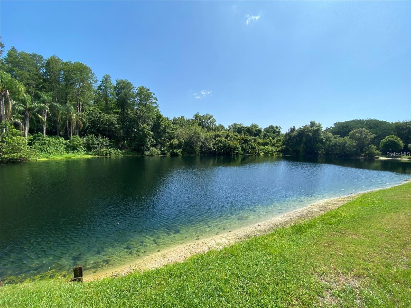 Listing photo id 36 for 3048 Jodi Lane